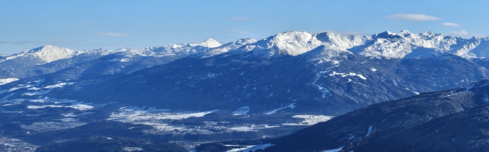 Blick auf die Vitalregion mit den Gipfeln von Glungezer, Patscherkofel und Morgenkogel.